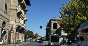 Bahnhof und Stra&szlig;en im Stadtteil San Concordio von Lucca.